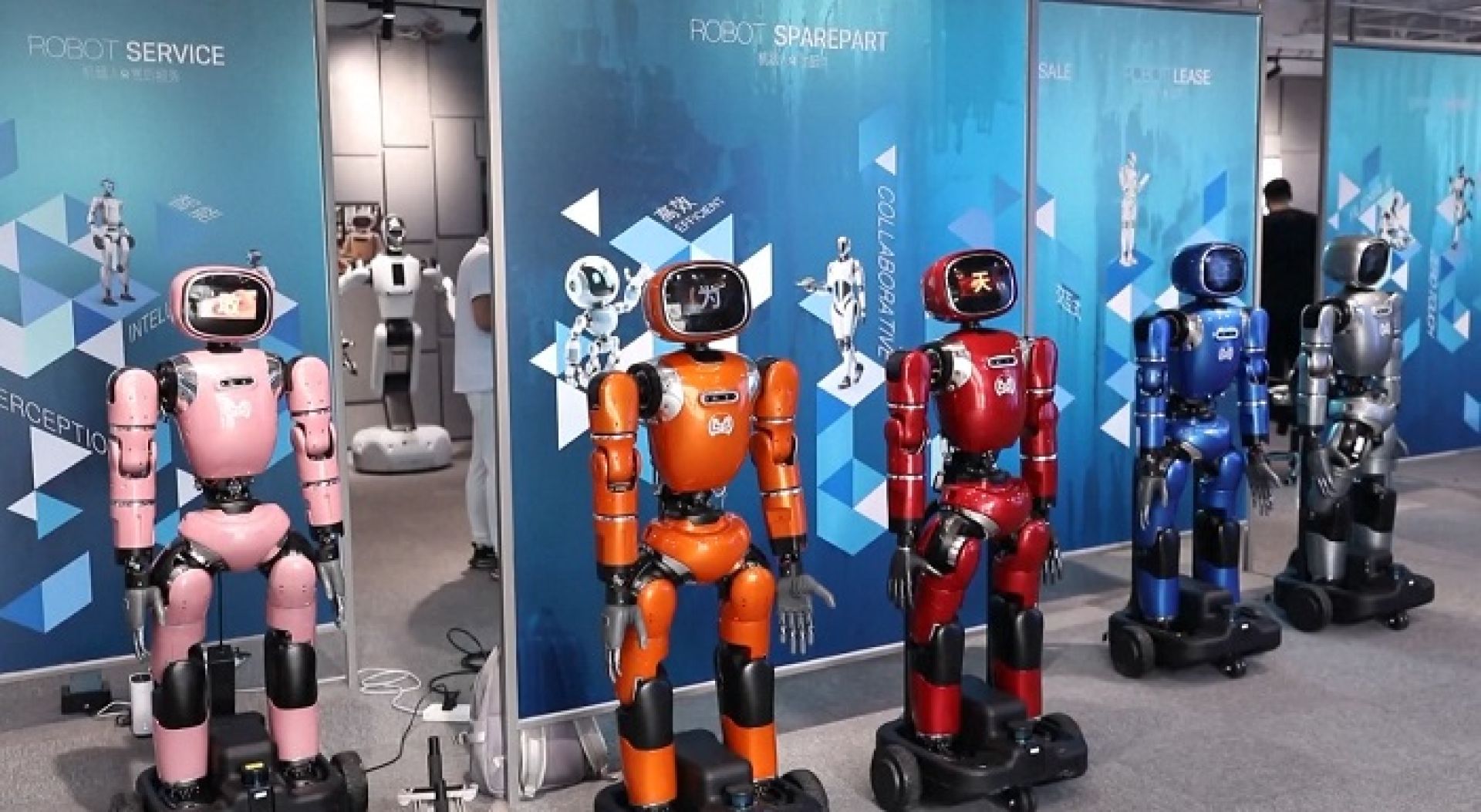 चीनमा खुल्यो विश्वको पहिलो रोबोट स्टोर 